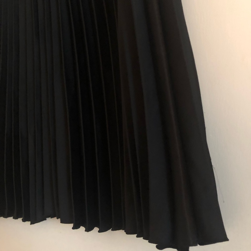 H&M Black A-Line Midi Skirt with Pleats - Picture 2 of 6